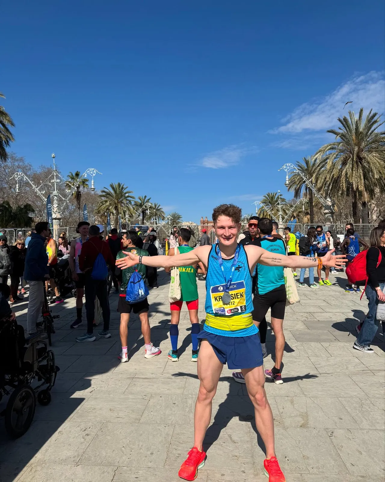 Krzysztof Sokół na mecie maratonu w Barcelonie, 2:28:21